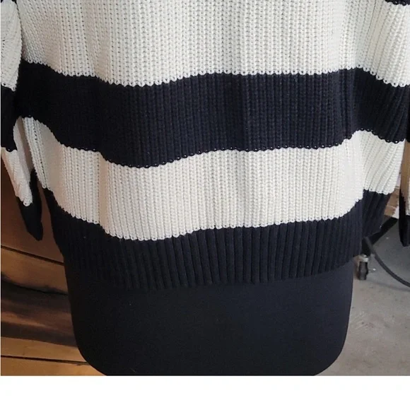 NWT Macy’s Style & Co Plus Size Striped Ribbed Hoodie Sweater Black/White 1X - Picture 4 of 5
